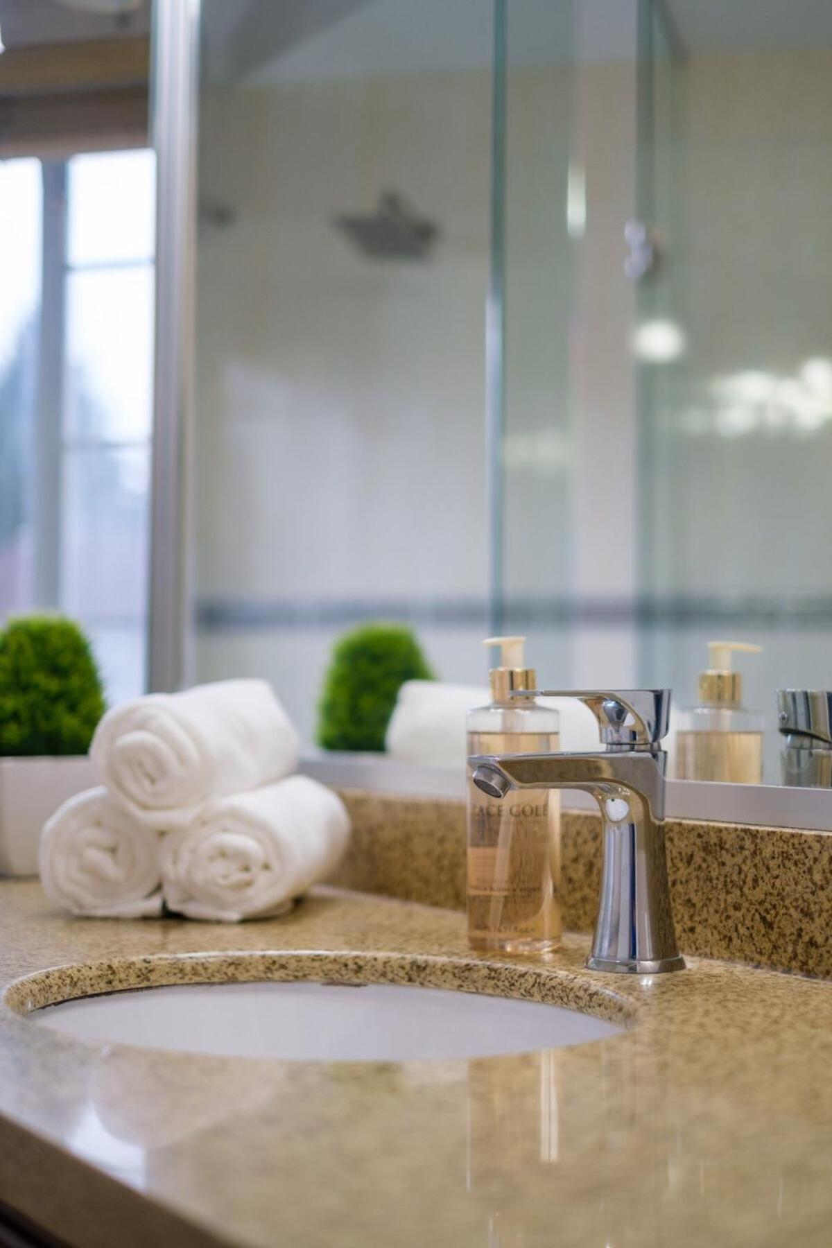 Spacious 4Br W Ensuites Mins To Downtown Yvr Ubc Vancouver Exterior foto