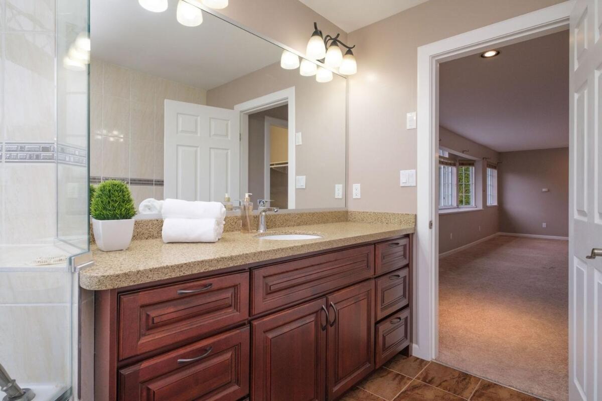 Spacious 4Br W Ensuites Mins To Downtown Yvr Ubc Vancouver Exterior foto