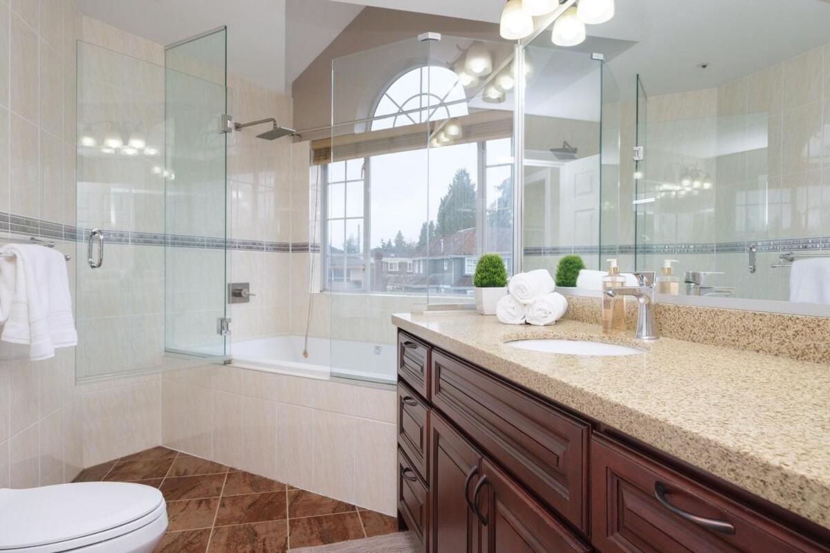 Spacious 4Br W Ensuites Mins To Downtown Yvr Ubc Vancouver Exterior foto